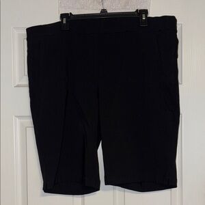 Women’s  Black Bermuda Shorts